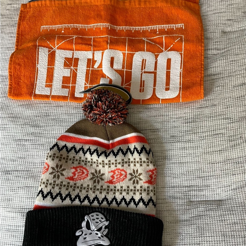 Anaheim ducks beanie and towel
